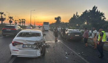 Manavgat’ta 3 araçlı zincirleme kaza: 1 yaralı