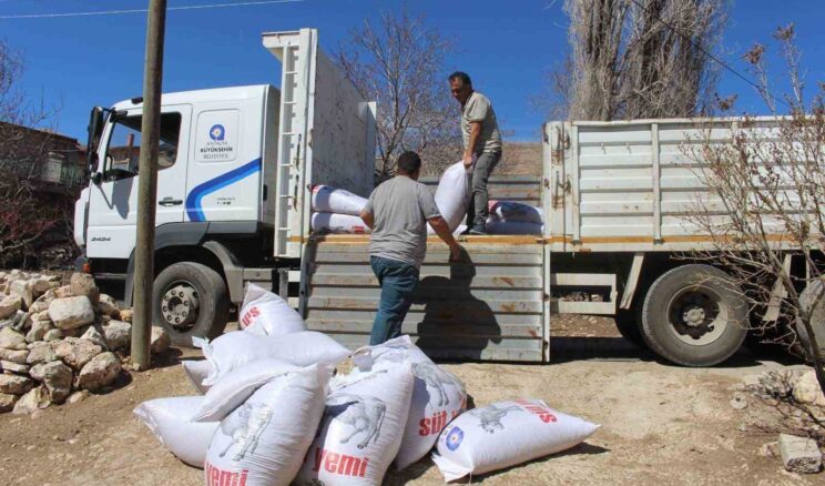 Büyükşehir’den yem desteğiyle süt üretimine güçlü katkı