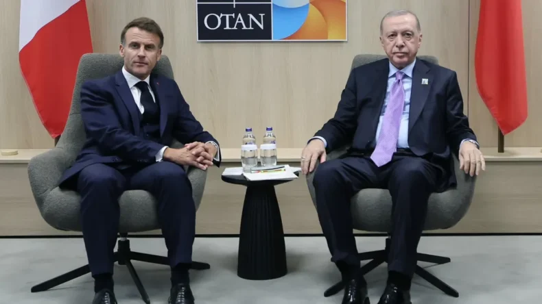 Erdoğan ve Macron Lahey’de görüştü