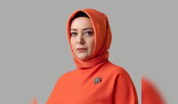 Kızılcık Şerbeti Pembe Gazi Koşusu’nda Leydi Diana Esintileriyle Göz Kamaştırdı