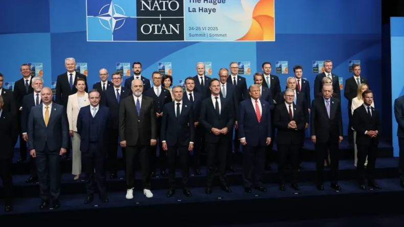 NATO Liderler Zirvesi’nde aile fotoğrafı çekildi