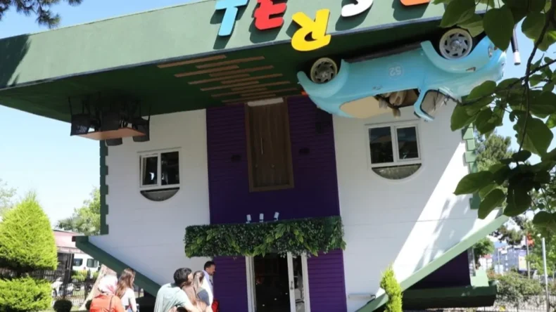 “Ters Ev” yenilenen yüzüyle misafirlerini ağırlıyor
