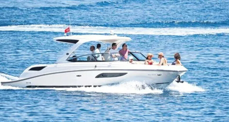 Bodrum’da 11 milyar dolarlık teknede tanınan simaların tatil keyfi