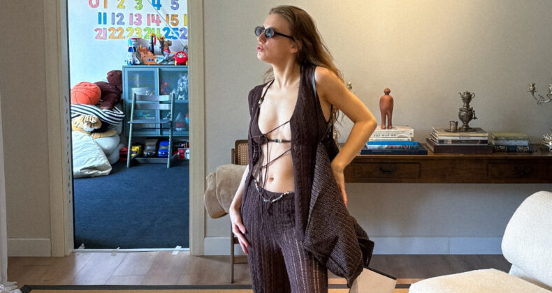 Deha’nın Esme’si Ahsen Eroğlu’nun sokak tarzı olay oldu! Kot eteğe yorum yağdı