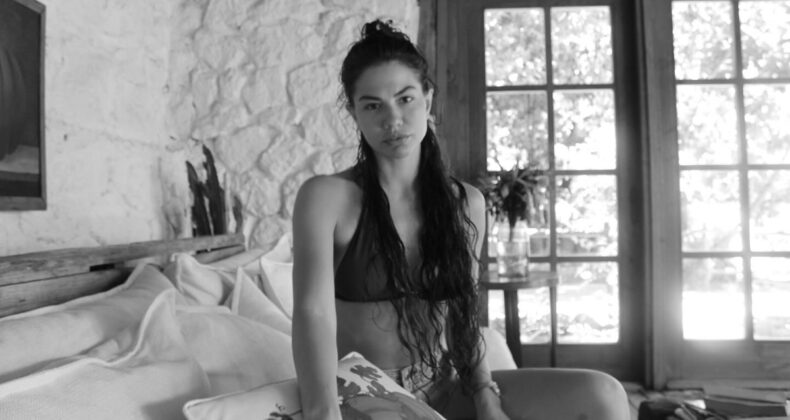 Eşref Rüya’nın Nisan’ı Demet Özdemir tatilde! Bikinili kareleri çok beğenildi