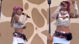 Hande Yener’in plaj konseri! İlginç tarzıyla dile düştü