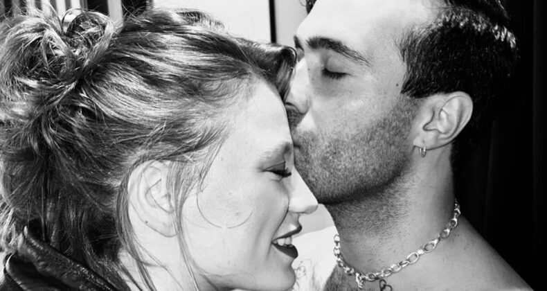 Mert Demir sevgilisi Serenay Sarıkaya’yı paylaştı: “İyi ki doğdun fıstığım”