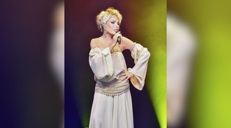 Şarkı Söylerken Yüzünde Mimik Oynamayan 79 Yaşındaki Ajda Pekkan Son Hali İle Şaşırttı
