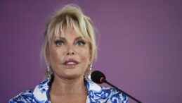 Ajda Pekkan’ın Yaptırdığı Botokslar Artık İşe Yaramıyor Mu? Harbiye’de Maskeli Show